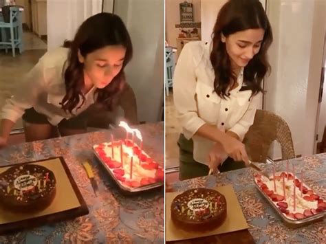 See more of उमेश कुमार on facebook. Alia Bhatt birthday : Alia celebrates her birthday with girl gang at Midnight with cake cutting ...