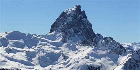 Pic du midi de bigorre (es) mountain in france (en); Pyrénées : le pic du Midi d'Ossau sous toutes les coutures ...