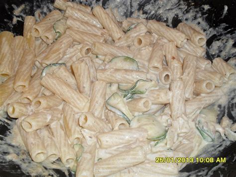 1 piccolo pezzo di cipolla. Le Ricette di Simona: RIGATONI ZUCCHINE, TONNO E PANNA