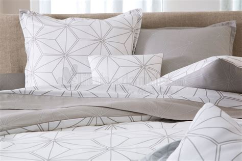 Tradition des vosges vous propose de découvrir le top de ses références sur la redoute. Linge de lit satin PERSEIDES TRADITION DES VOSGES