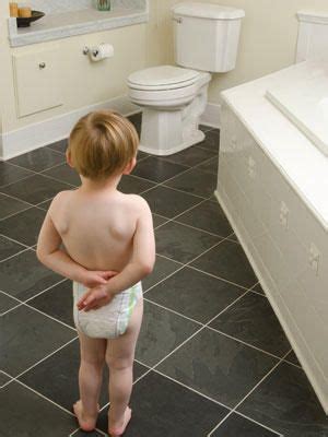 Junge frau übergibt sich in eine toilette, unwohlsein, übelkeit from www0.f1online.de. Wenn Kinder den Stuhlgang zurückhalten | Töpfchen mädchen ...