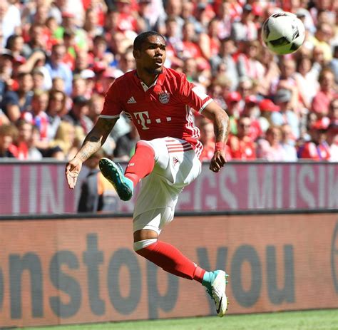 Transferts, salaire, palmares, statistiques en club et en sélection nationale. FC Bayern München: Douglas Costa trauert niemand nach - WELT