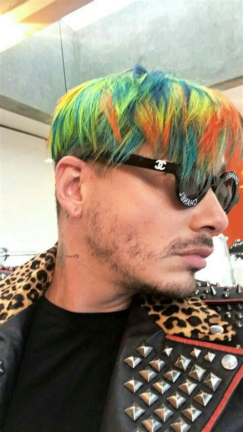 Es el artista colombiano del género urbano con más proyección the famous pop music singer josé álvaro osorio balvin latest hairstyles, check the cool new j. Monica Ferrer adlı kullanıcının J Balvin panosundaki Pin