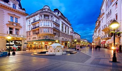 So, besides the ancient buildings, expect movement… lots of movement, with many people on the streets and cars passing by. City break de 1 decembrie la Belgrad: 126€/pers. (zbor + 3 ...