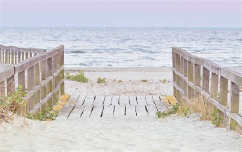 Una ciudad vibrante, llena de vida y dinámica, con monumentos asombrosos. Top 5 des plus belles plages de Roumanie - Horizons Balkans