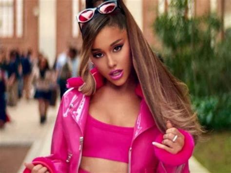 Doja cat and megan thee stallion (official lyric video). Ariana Grande - Il selfie di Instagram da un milione di ...