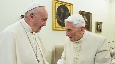 April 2005 papst und oberhaupt der katholischen kirche. Ex-Papst Benedikt XVI. Besteht auf Zölibatspolitik - Nach Welt