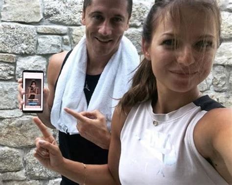 Tak klara lewandowska naśladuje mamę! Anna Lewandowska rozczochrana, spocona i brudna po ...