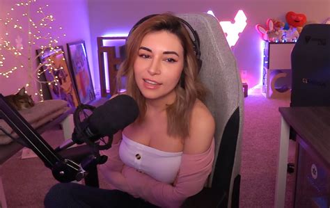 Alinity issues herself 3-day suspension from Twitch due to accidental nudity - JIFFY360.COM