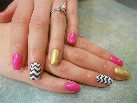 So, if intending to add a chevron to your life while using the medium of crocheting, then these free crochet chevron patterns are only for you. shellac nail art. Chevron nail design with glitter ...