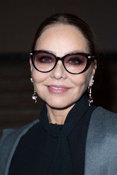 Ornella muti az egyik legdögösebb színésznőnek számított olaszországban, bolondultak érte a férfiak. Ornella Muti - Antonio Grimaldi Haute Couture Show 2020 in ...