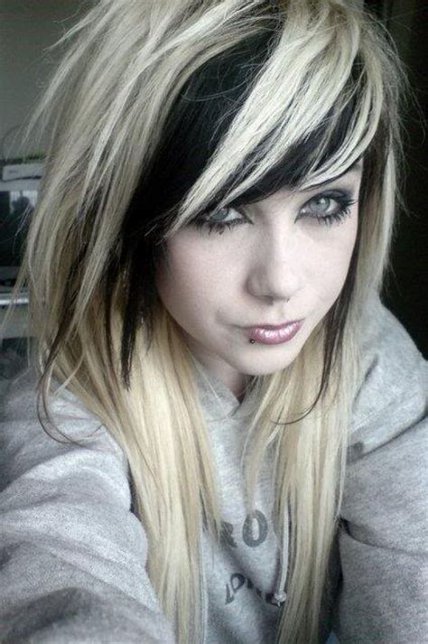 Wir hoffen, dass sie hier. Blonde with black underneath fringe | Blonde scene hair ...