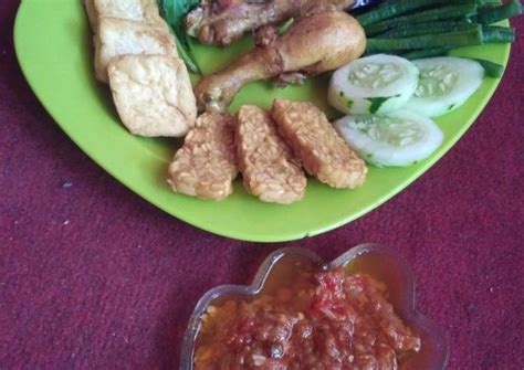 Download now nongrong di kringkrong 2 bebek goreng sederhana nan lezat dari. Resep Sambal Lalapan Bebek Goreng - Download Gambar Ayam ...