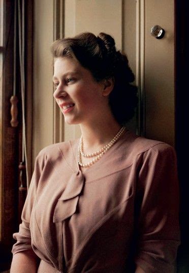 She joined king george v and queen mary on the balcony of buckingham palace in 1935. Queen Elizabeth II Age 20, 1946 | Princess elizabeth ...