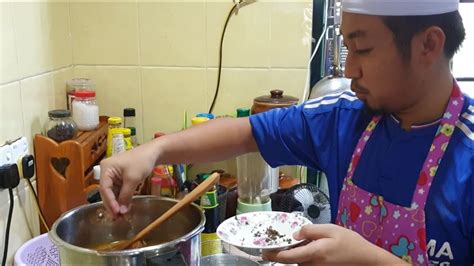 Nasi goreng kambing atau yang juga dikenal dengan sebutan nasi kebuli ini adalah sebuah hidangan yang populer di kalangan masyarakat betawi dan warga keturunan arab yang. Nasi Arab Makloubah Kambing sempena Covid-19 guna rempah ...