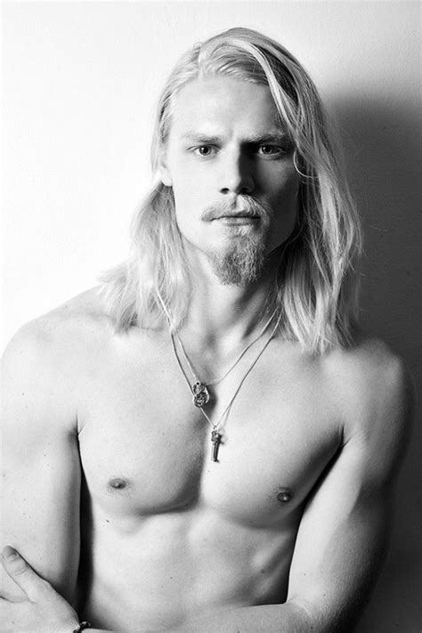 Caspar Peteus, nordic model and probably the sexiest ... What i think i do:
