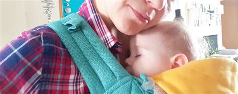 Es gibt keinen grund, ein gesundes neugeborenes baby nicht vom ersten tag an im tuch zu tragen. Kleine Fische - Von Babytrage bis Holzspielzeug, alles ...