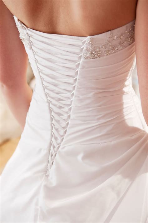 Finde dein brautkleider bei pronovias. Brautstudio Edelweiss. Brautmoden, Abendmoden und ...