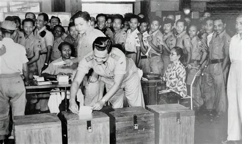 Tempoh penggal parlimen mengikut perlembagaan malaysia ialah lima tahun sejak mula bersidang, iaitu sehingga 24 jun 2018. Isi Dekrit Presiden 5 Juli 1959, Latar Belakang, dan ...