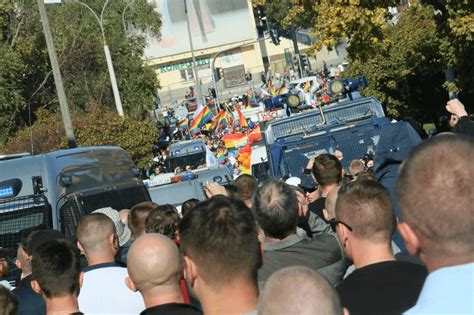 Manifestujący twierdzą, że protestują przeciwko brutalności policji. Zamieszki w związku z działaniami przeciwników marszu ...