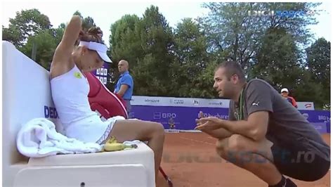 Con il ginocchio che le impedisce di praticare il tennis agonistico, inizia a fare la maestra di tennis, seguendo alcuni ragazzini junior rumeni. Miki Buzarnescu Show la On court Coaching brd Bucharest ...