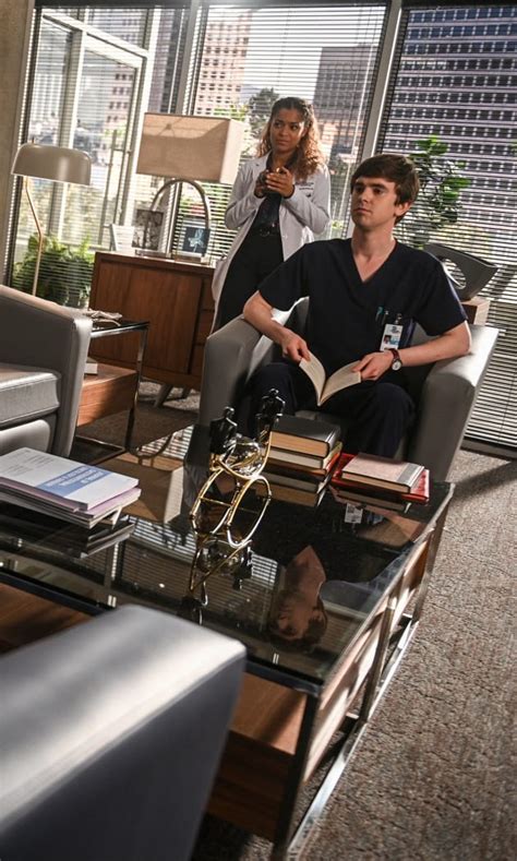 Shaun murphy suspects his patient is lying about the reason for her injury and makes a controversial assumption about her motives. The Good Doctor Season 3 Episode 13 Review: Sex and Death ...