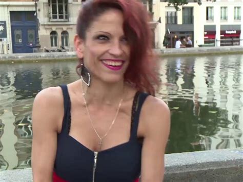 Femme mariee infidele avec 2 bites. Une jolie roumaine très salope en France - Amatrice Coquine