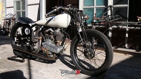 It's the visual dna of a brough superior, and a feature mark upham insisted on. Brough Superior 1923 Replica By KM X - YouTube