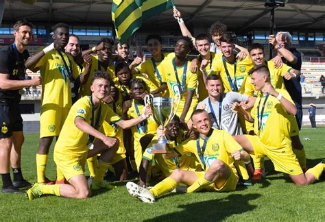 Historical grounds can be chosen as well. National U17. Le FC Nantes s'impose au terme d'un match ...