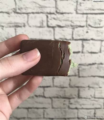 Протеиновый батончик Bombbar в шоколаде (Фисташковая меренга) - 40гр Картинка - Протеиновый батончик Bombbar в шоколаде (Фисташковая меренга) - 40гр