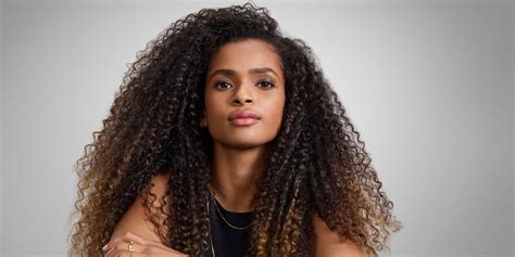 Petinju wanita muslim ramla ali yang memiliki gaya rambut afro unik terpilih menjadi brand ambassador terbaru pantene. My hair story: Ramla Ali discusses embracing her curls