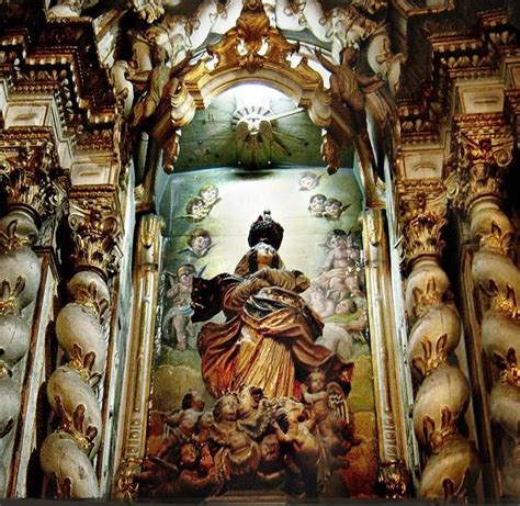 A basílica de nossa senhora do carmo é um templo católico pertencente à ordem carmelita, localizado no recife, pernambuco. Altar-mor, no interior da Basílica de Nossa Senhora do ...