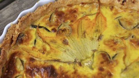 Ecco una ricetta facile e veloce per prepare dei buonissimi fiori di zucca ripieni e fritti in pastella con l'insostituibile bimby. Torta salata con i fiori di zucca - Ricette Bimby