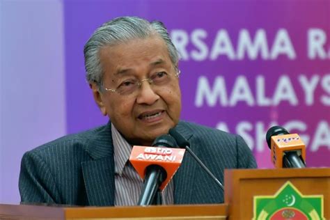 Prime minister tun dr mahathir mohamad has reminded civil servants in the country to pledge their loyalty to the nation above. Tun Dr Mahathir reiterated that only the Pakatan Harapan ...