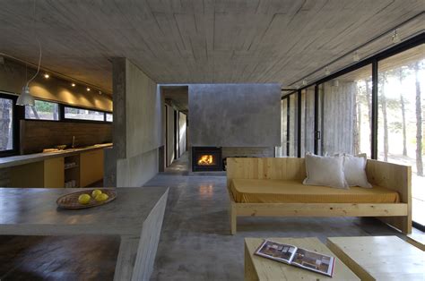 A continuación se explican cada uno de los puntos que intervienen en el proceso de construcción de vigas de hormigón armado Casa de Hormigon / BAK Arquitectos | Plataforma Arquitectura