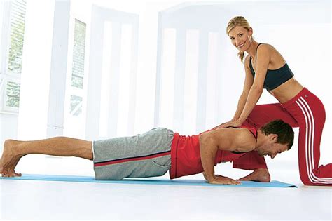 Wenn ihr fragen zu den interaktiven übungen habt, könnt ihr auch mal das lesen: Workout für zwei: Pärchen-Übungen - Bilder - FIT FOR FUN