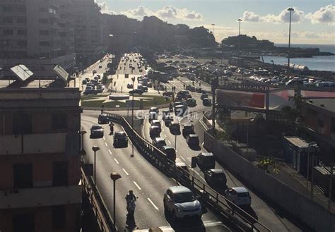 Jun 27, 2021 · il traffico sulla autostrada a10 ha così subito delle ripercussioni con una coda di auto in direzione genova, sviluppatasi tra finale e savona. Traffico, il primo giorno del Nautico. Risolto incidente ...