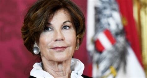 Es gibt in ihrer biografie allerdings auch nichts, das diesen nicht rechtfertigen würde. Brigitte Bierlein prva austrijska kancelarka | BL!N Magazin