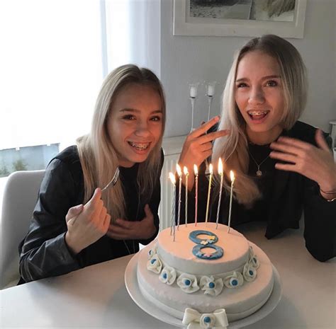 She has a twins sibling's sister lisa and elder brother tim and elder sister tyra. Lisa and Lena ♡ | Idée photo, Photos