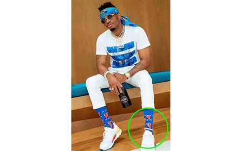 Pertama kalian pilih manganya dulu trus klik tombil seperti di gambar ya njir iklan ganggu :v kedua klik human verification untuk membuktikan ente manusia bukan hewan :v njir masih aja. Diamond Platnumz responds to gay allegations