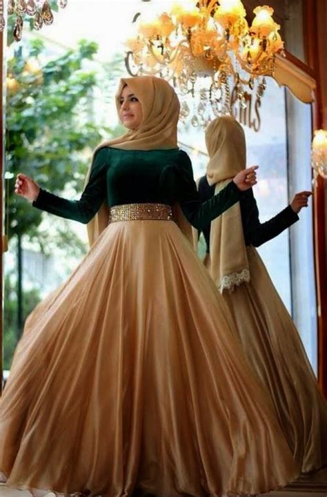 Sesudah mengenali sekian banyak desain baju pesta muslim elegan dan cantik, sekarang kalian sanggup menampakkan diri menjadi lebih menarik dan anggun untuk mengalami semua aktifitasmu tiap hari, bantu bagikan ke temanmu di facebook, twitter, dll biar temenmu juga sanggup lihat desain baju pesta muslim elegan dan cantik,. 20 Foto Desain Baju Pesta Muslim Glamour Terpopuler ...