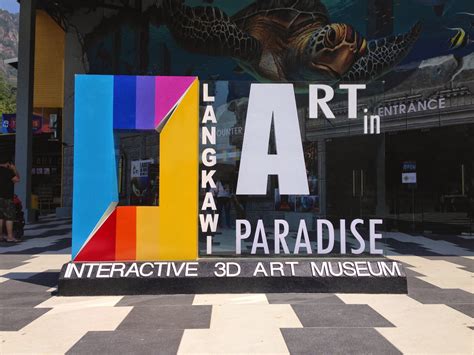 Located within the vicinity of oriental village, with 21,000 square feet of build up, it features more than one hundred 3d interactive paintings, artistically painted by a group of talented international artists. LANGKAWI PERMATA KEDAH: 3D Art Museum Langkawi