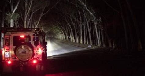 Seorang fotografer jalanan atau yang dikenal dengan istilah street photography biasanya sering bereksperimen dengan cahaya lampu malam untuk mencari. Berkendara di Malam Hari, Perhatikan Posisi Lampu Kendaraan