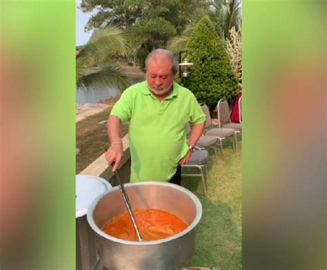 Rebus daging dengan air secukupnya sampai empuk kurang lebih 45 menit ke depan. Bahan Bahan Memasak Gulai Aceh - Bahan Bahan Memasak Gulai ...