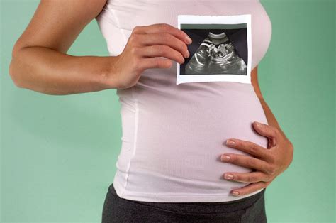 Untuk itu sebisa mungkin anda menghindari makanan atau benda dengan bau yang menyengat. Hal yang Perlu Bunda Lakukan di Trimester Pertama untuk ...