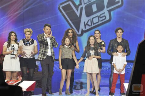 La voz kids logo, is an international reality television singing competition. Los tres finalistas esperando para saber el ganador de 'La ...