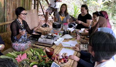 Berikut yang harus anda lakukan untuk merebus bayam: Aktiviti memasak di kampung tarik pelancong | Kembara ...