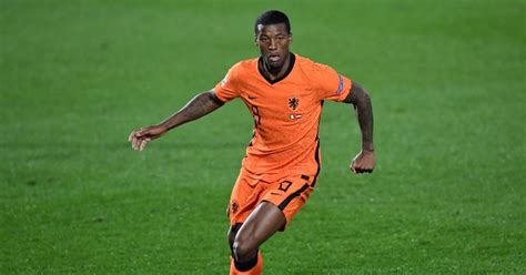 Denzel dumfries, frenkie de jong, georginio wijnaldum (capt), ryan gravenberch, patrick van aanholt. Watch: Georginio Wijnaldum is hilariously left hanging by ...