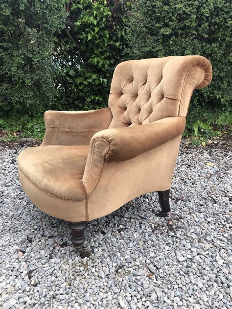 As britain increased with wealth the numbers of middle class homes rose, causing an enormous increase in furniture production. Victorian Mahogany Armchair. | 623599 | Sellingantiques.co.uk
