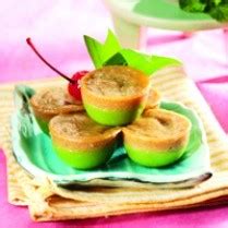 Kue talam pandan terdiri dari tiga lapis yaitu bolu pandan, lapisan hunkwe, dan lapisan jelly. Resep Masakan: Kue Talam Hijau